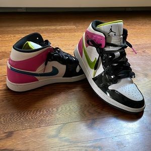 Air Jordans 7.5 mens size 9 Womens